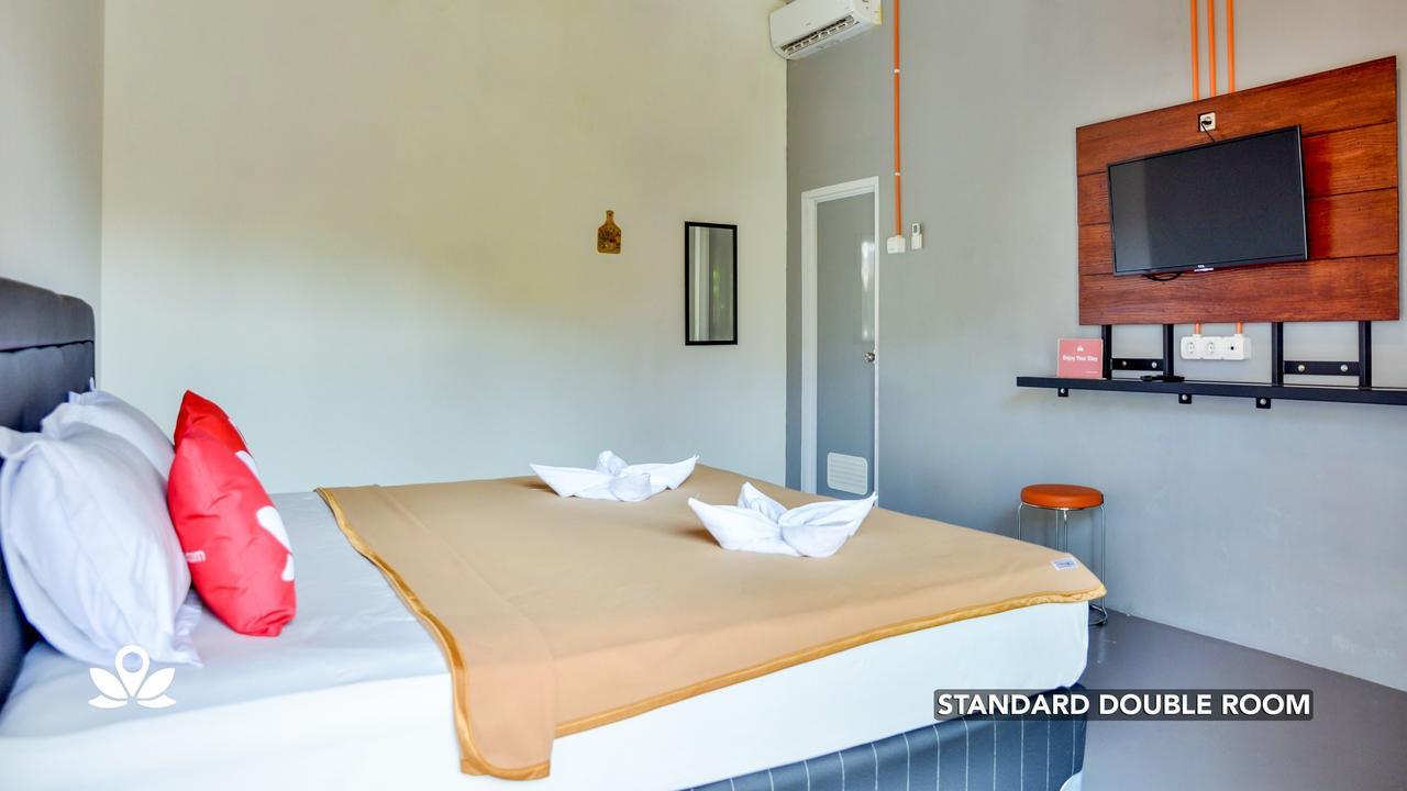 Ndalem Sorogenen Guesthouse Yogyakarta Exterior foto
