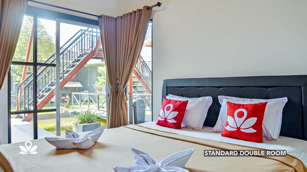 Ndalem Sorogenen Guesthouse Yogyakarta Exterior foto