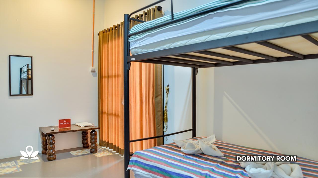 Ndalem Sorogenen Guesthouse Yogyakarta Exterior foto